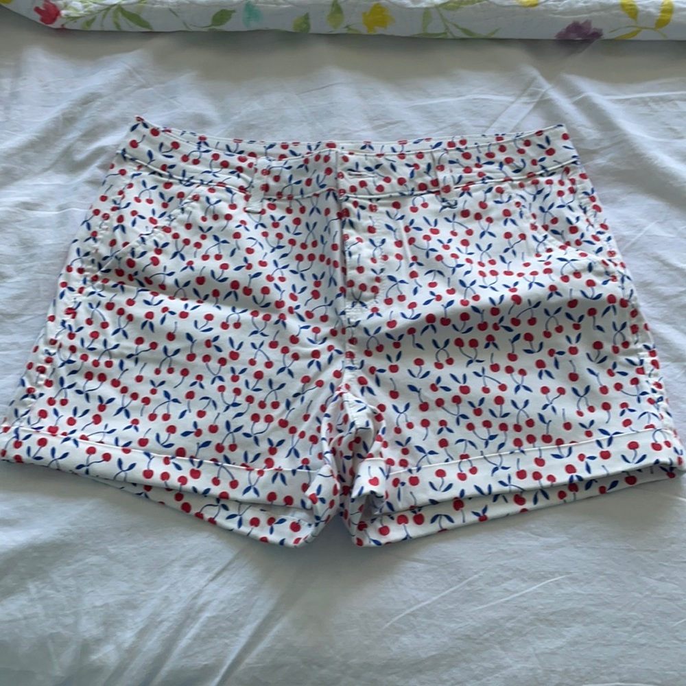 NWOT junior 11 white cherry shorts!